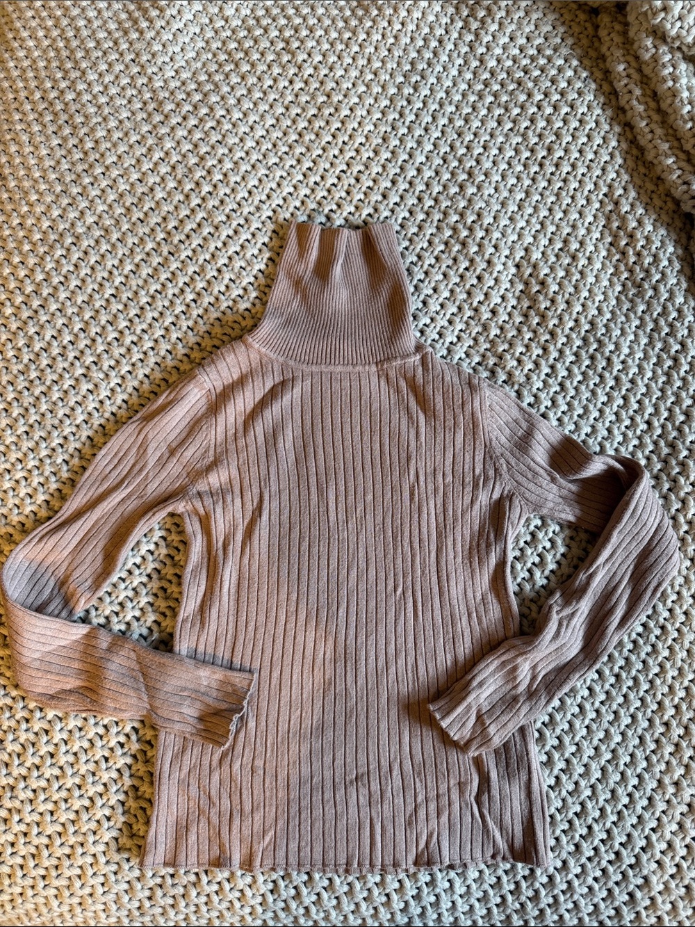 Women’s Ribbed Turtleneck Sweater in Light Brown